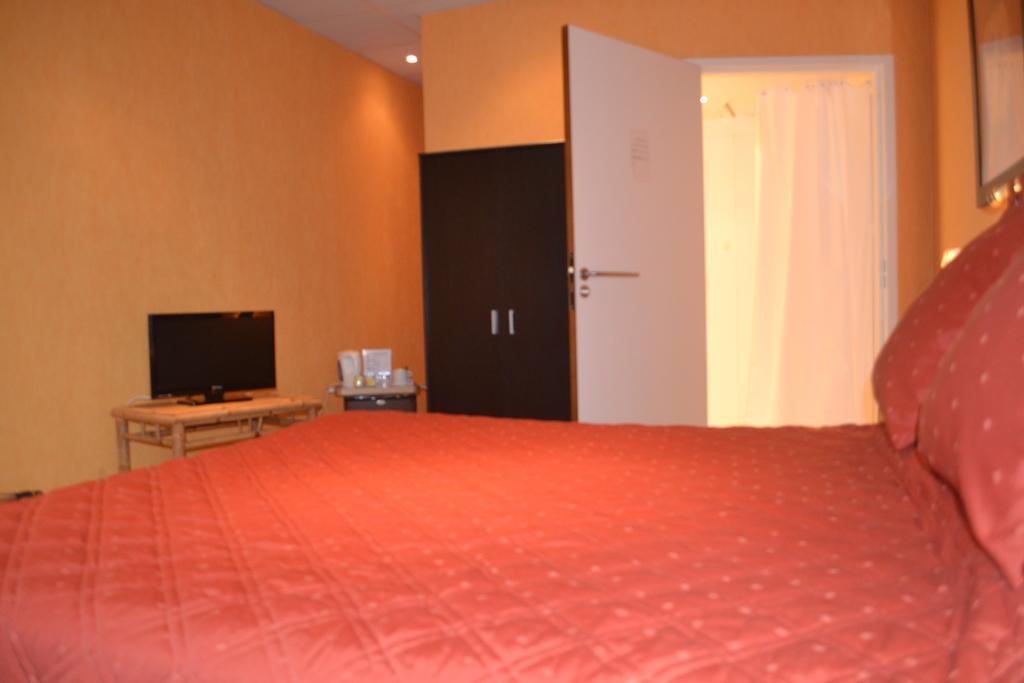 Hotel De France Libourne Rum bild